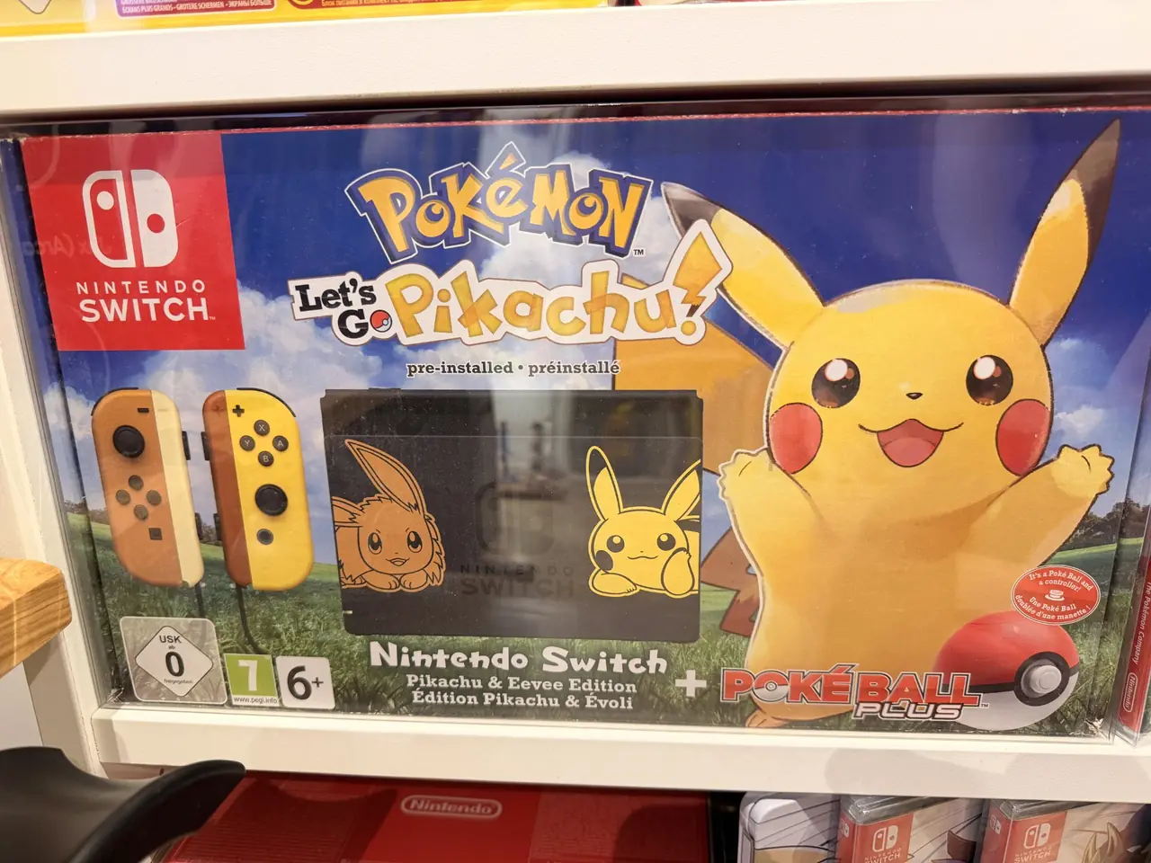 Nintendo Switch - Let's Go Pikachu Edition