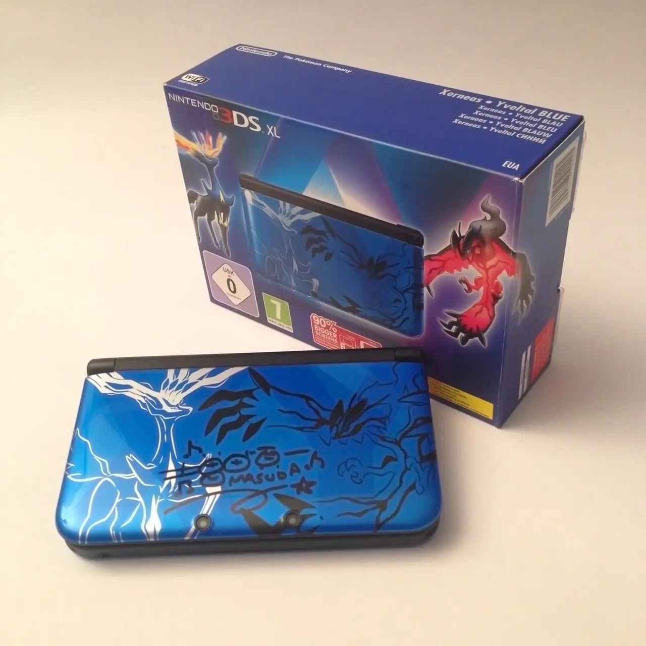 Nintendo 3DS XL - Xerneas/Yveltal Bleu (Signée par Junichi Masuda)