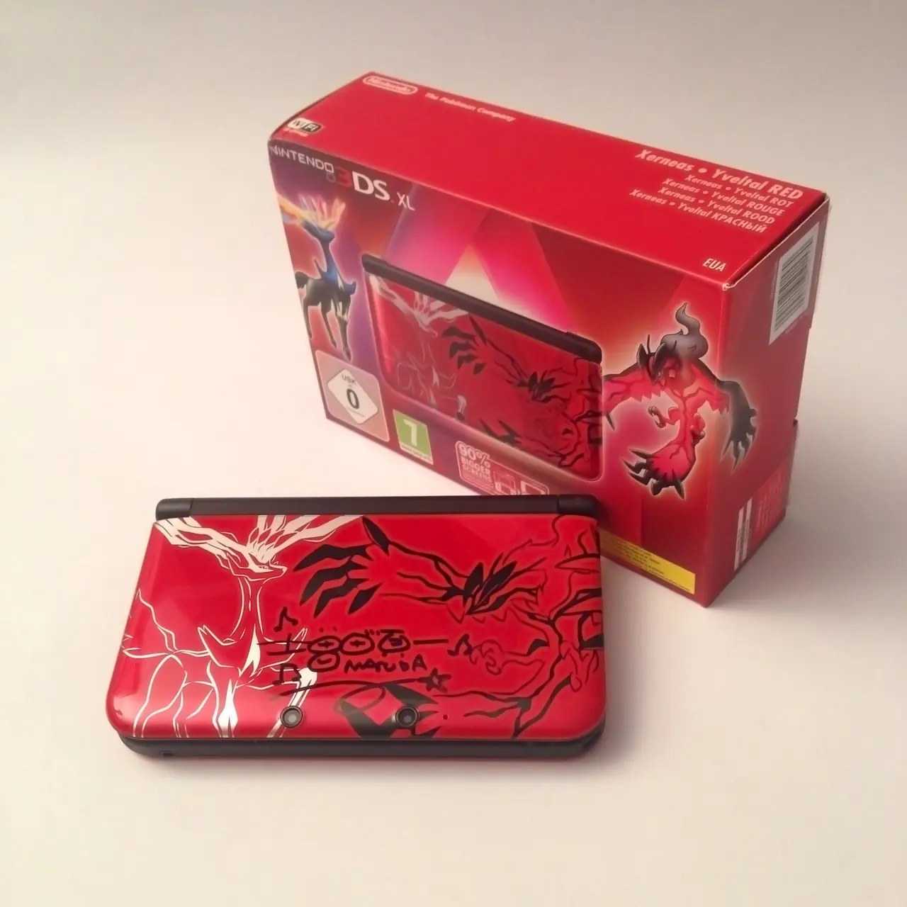 Nintendo 3DS XL - Xerneas/Yveltal Rouge (Signée par Junichi Masuda)