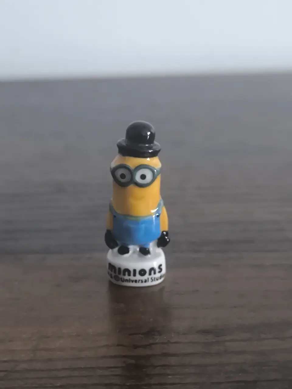 Fève Minion au chapeau melon