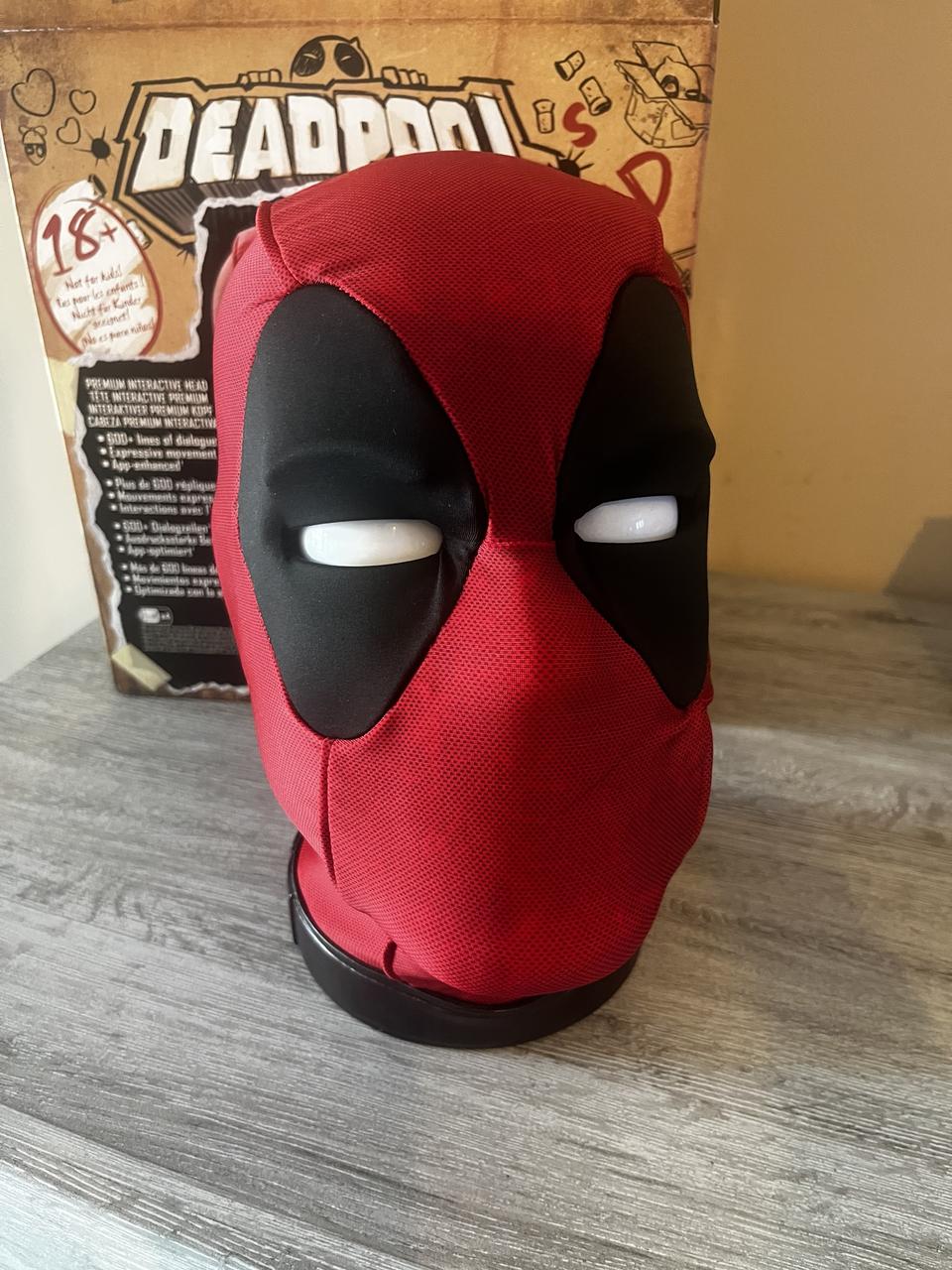 Tête de Deadpool interactive
