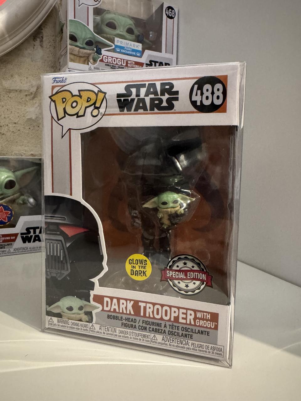 Dark trooper with grogu (Glow in the Dark)