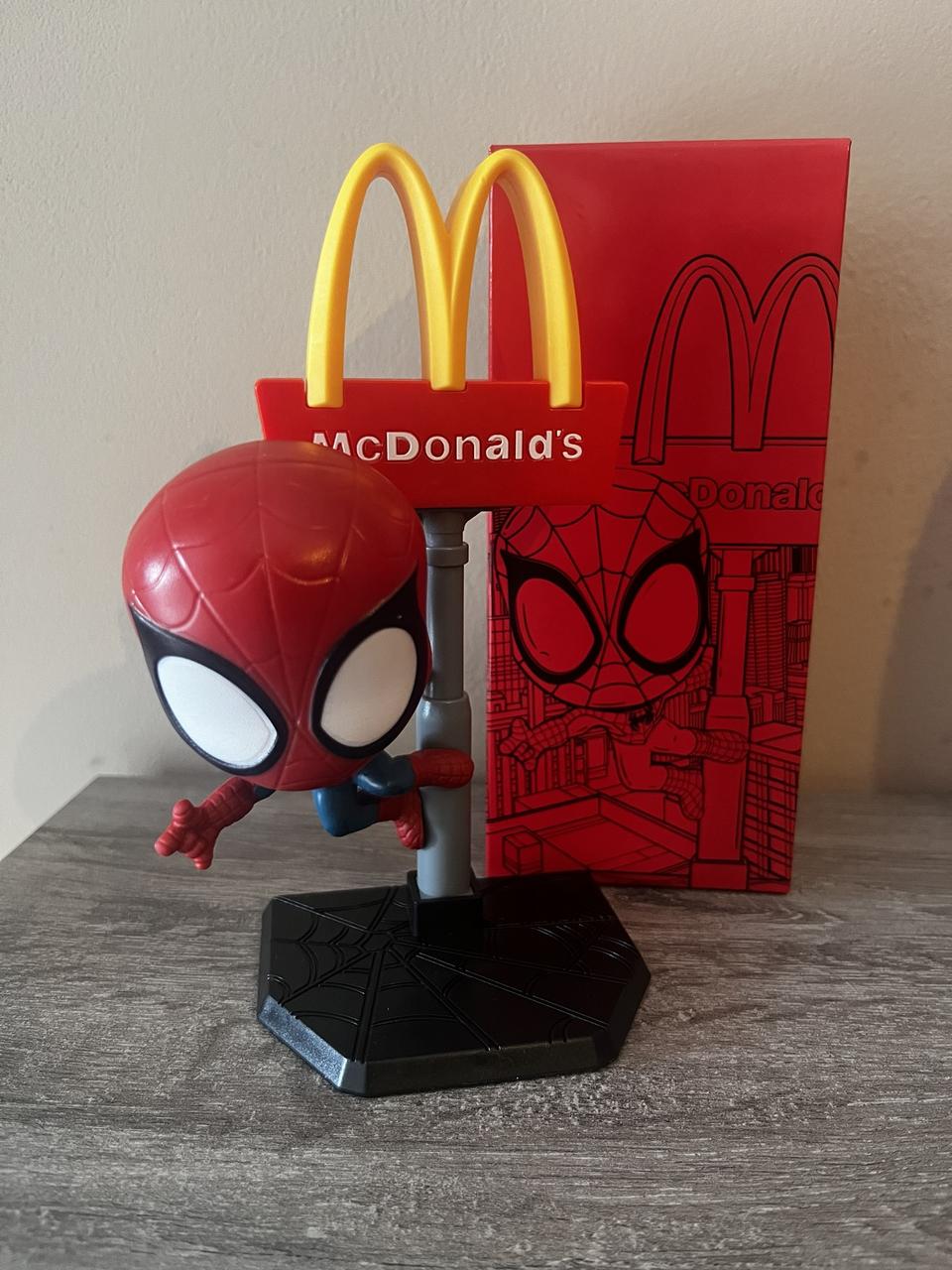 Spider-Man sur le poteau