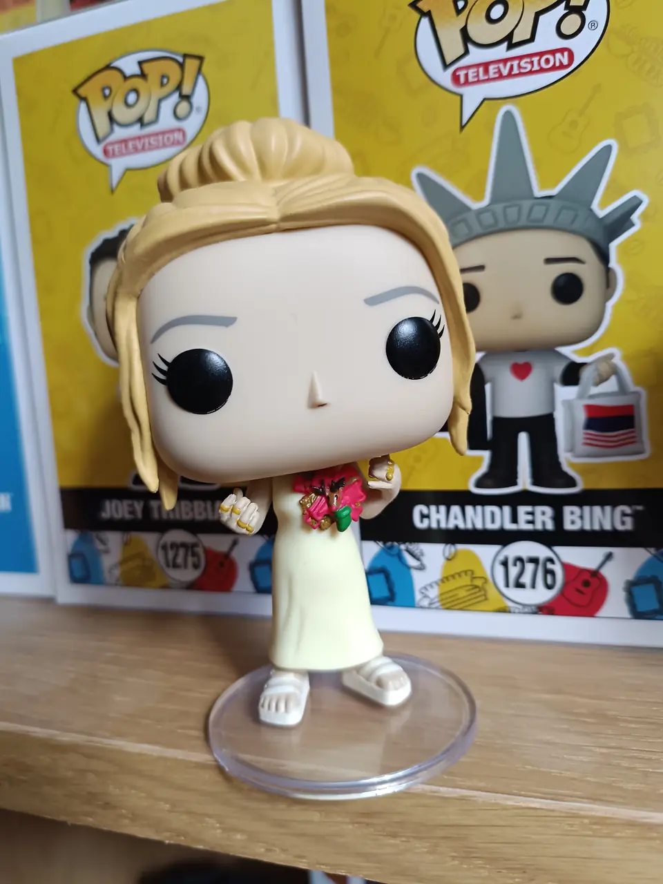 Phoebe Buffay (with Christmas bow)
