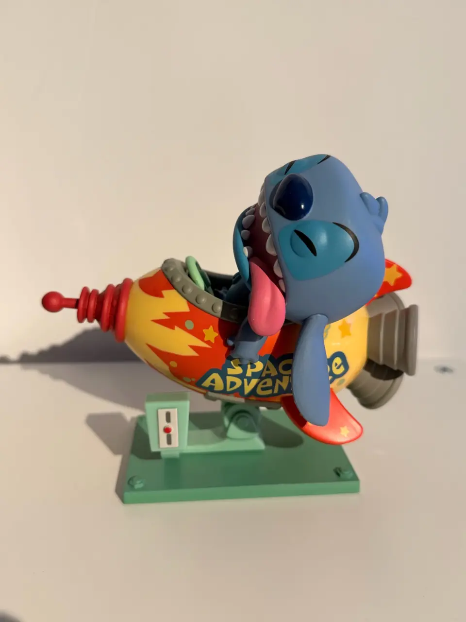 Stitch in the rocket (Rides)