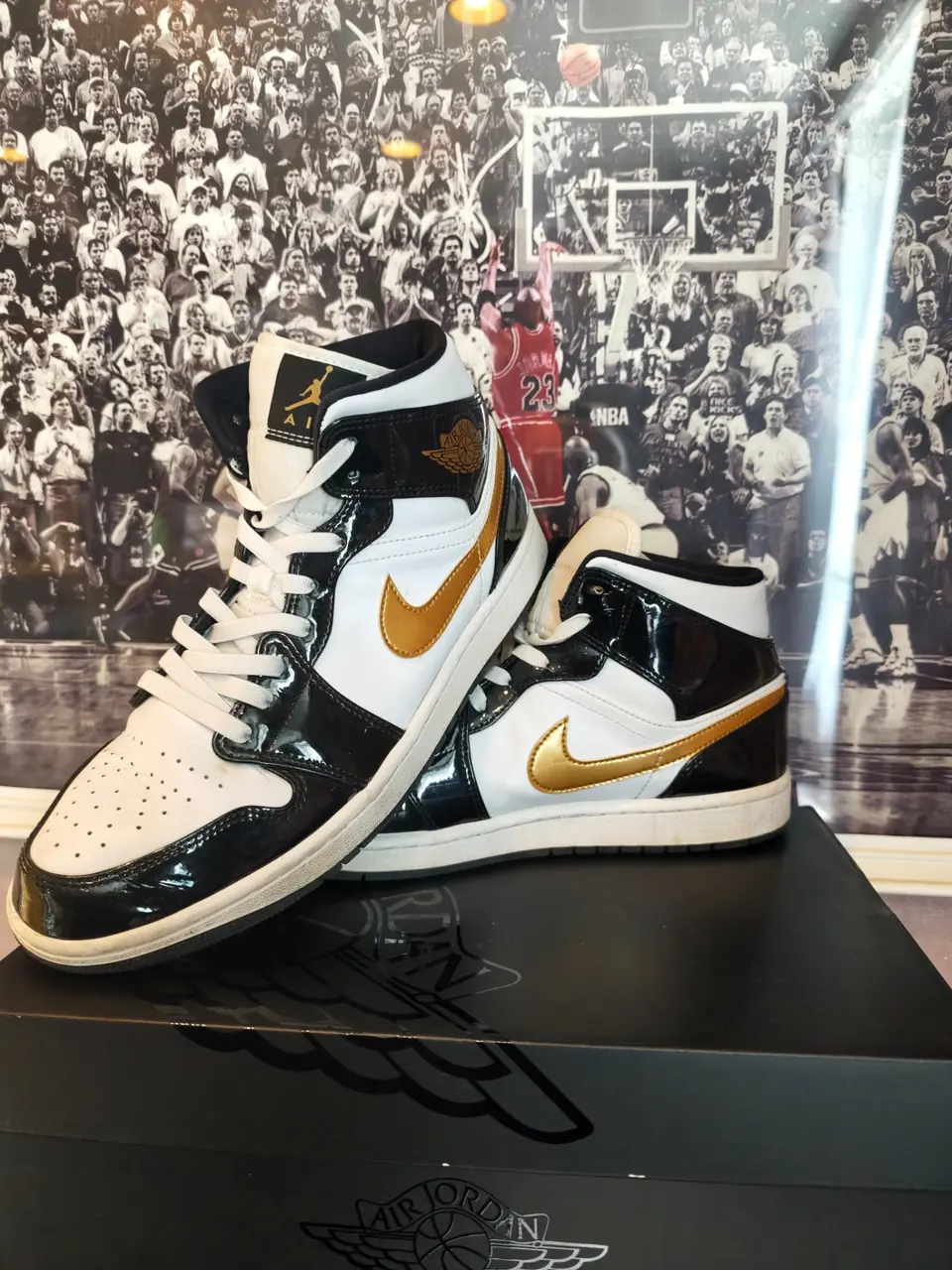Air Jordan 1 Mid se black-metallic gold-white