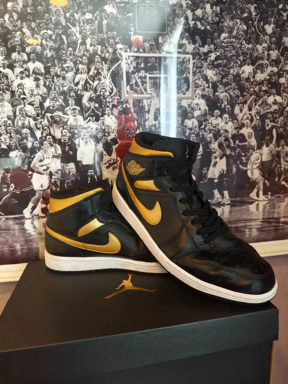 Air Jordan 1 Mid black/metallic gold white