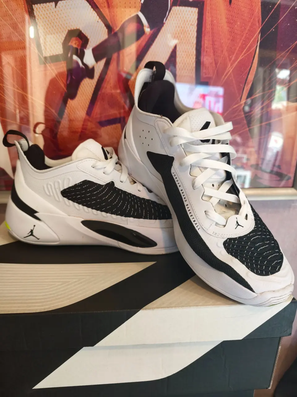 Jordan LUKA 1 white/black-volt