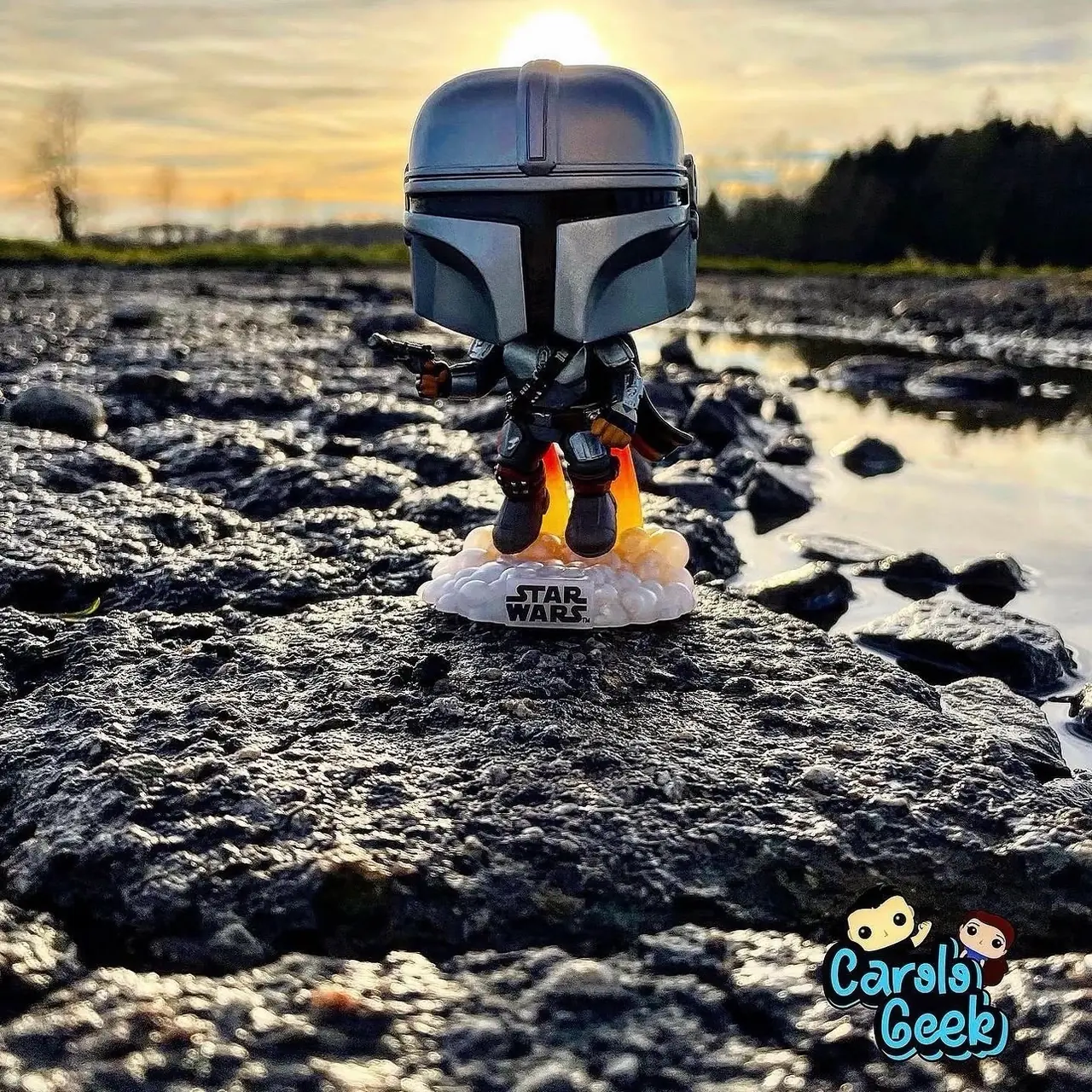 The Mandalorian (Glow in the Dark · Deluxe)
